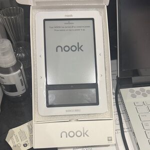 Barnes & Noble Nook E-Reader in White